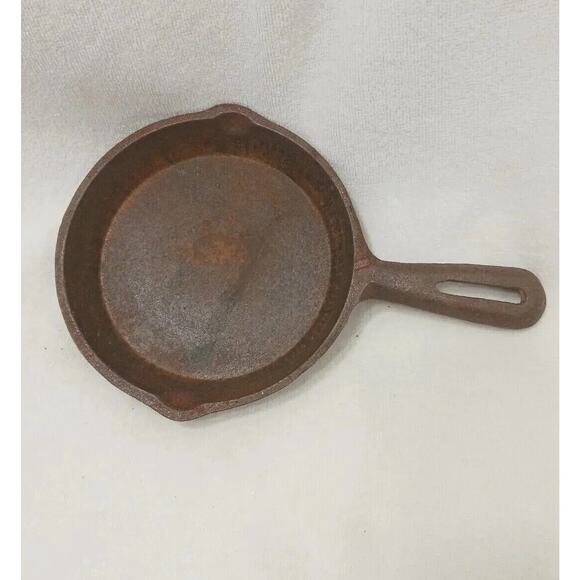 6" Cast IRON EGG Fryer Skillet Seasoned GREAT for Home Or Camping ANTIQUE Vntg - Picture 1 of 11